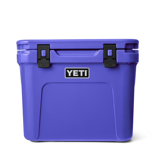 Yeti Roadie 32 Wheeled Cooler Ultraviolet