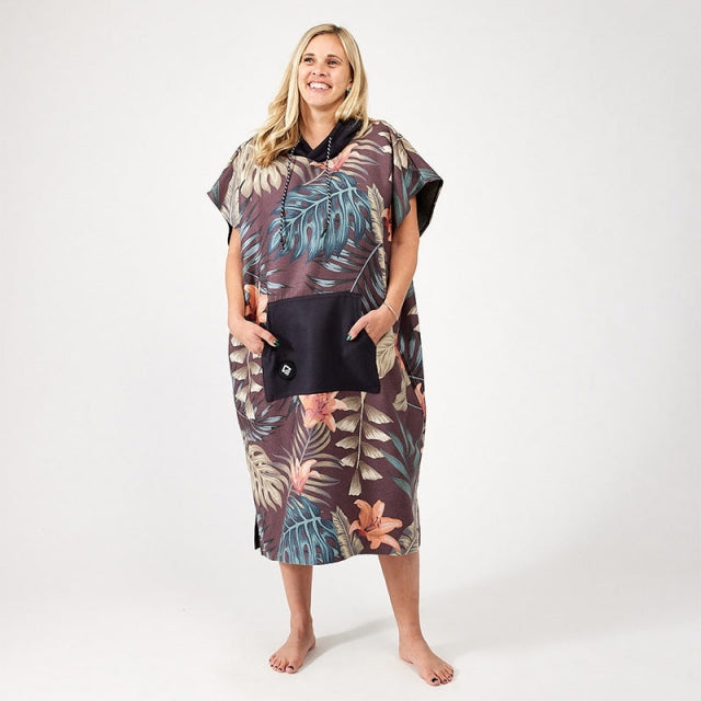 Nomadix Changing Poncho: Wave Blue Palms Night