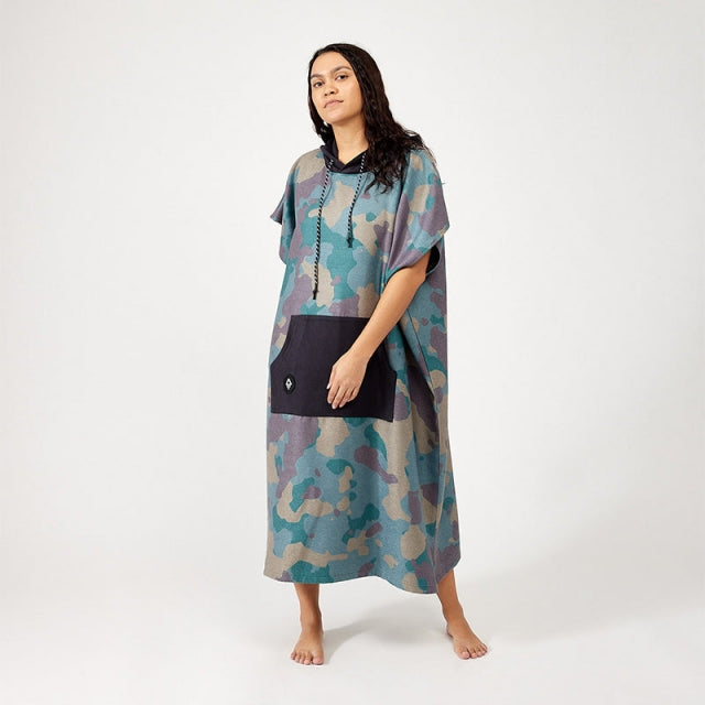 Nomadix Changing Poncho: Wave Blue CAMO-101 Camo Green