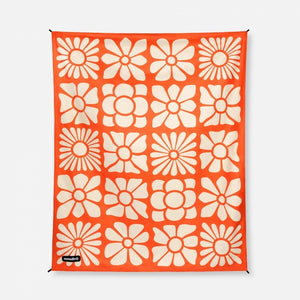 Nomadix Festival Blanket: Tie-dye Black And White Big Flowers Expedition Orange